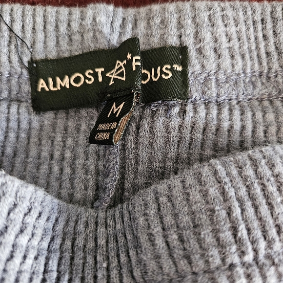 Almost Famous Women's Blue Grey Flare Leg Thermal Leggings Size Medium - Picture 3 of 3